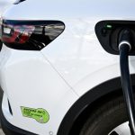 Trump unterzeichnet Resolutionen gegen Kaliforniens Politik zugunsten von E-Autos
