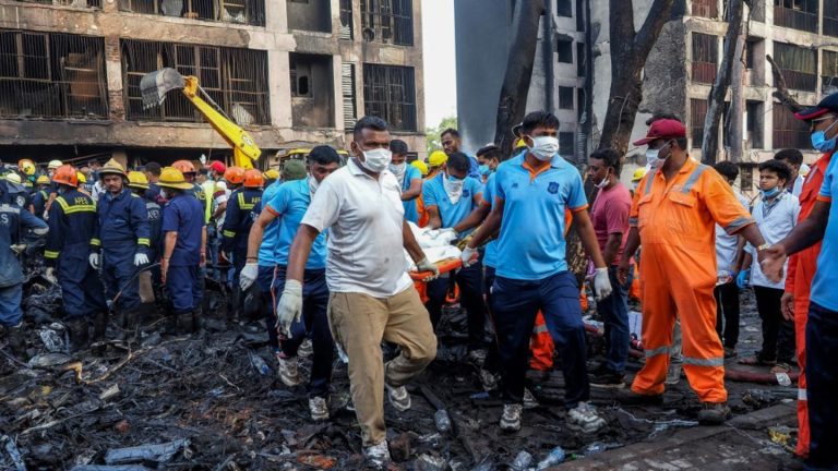 Mindestens 265 Tote bei Flugzeugabsturz in Indien - Ein Passagier überlebt