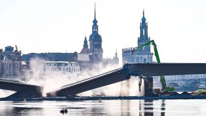 Brückenabriss in Dresden: Abbruch der Carolabrücke: Weiterer Brückenzug gefallen