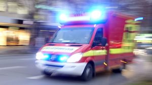 Größerer Rettungseinsatz: Mehrere Verletzte bei Busunfall in München