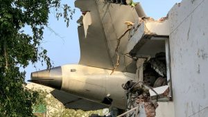 Flugzeug mit 242 Menschen in Indien abgestürzt - Ein Überlebender