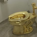 Zwei Briten wegen Diebstahls von goldener Toilette zu Haftstrafen verurteilt