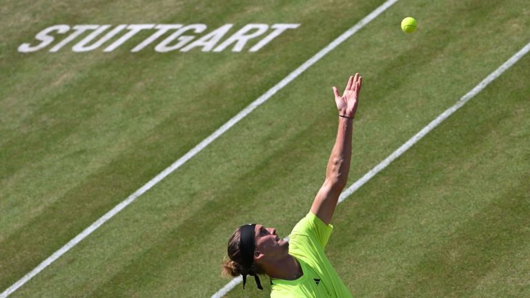 Rasentennis: Nach Paris-Frust: Zverev erreicht Halbfinale in Stuttgart