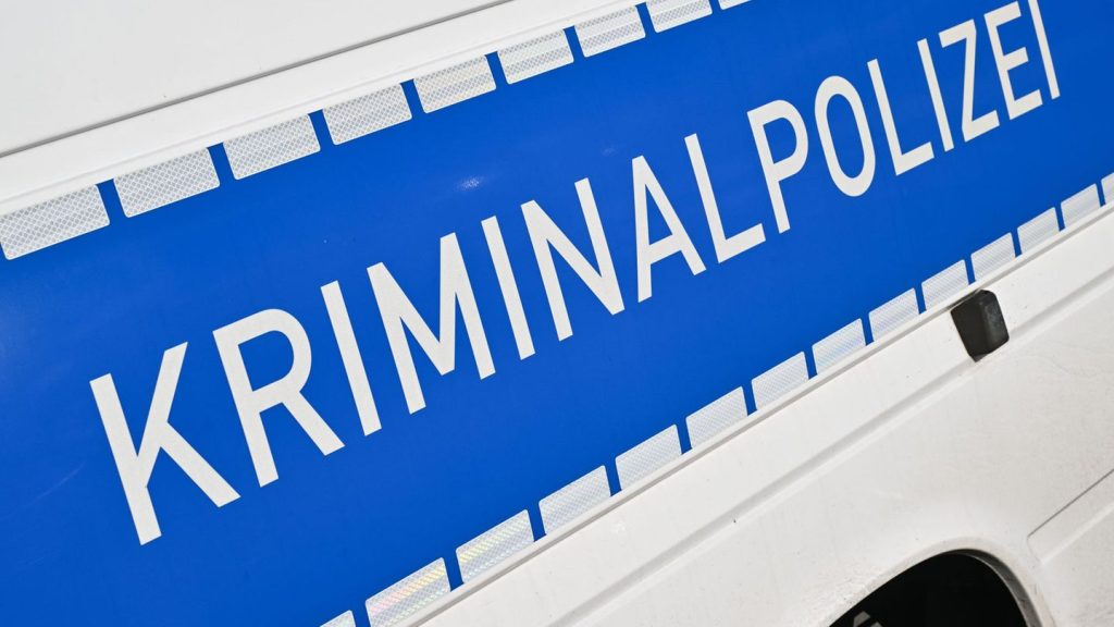 Kriminalität: Besucher greift Hausmeister mit Messer an - Motiv offen