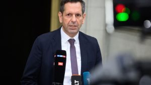 Niedersachsen: Ministerpräsident Lies verletzt Radfahrer mit Autotür