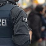 Diebstahl aus Auto: Polizei ertappt Dieb während Mittagspause auf frischer Tat