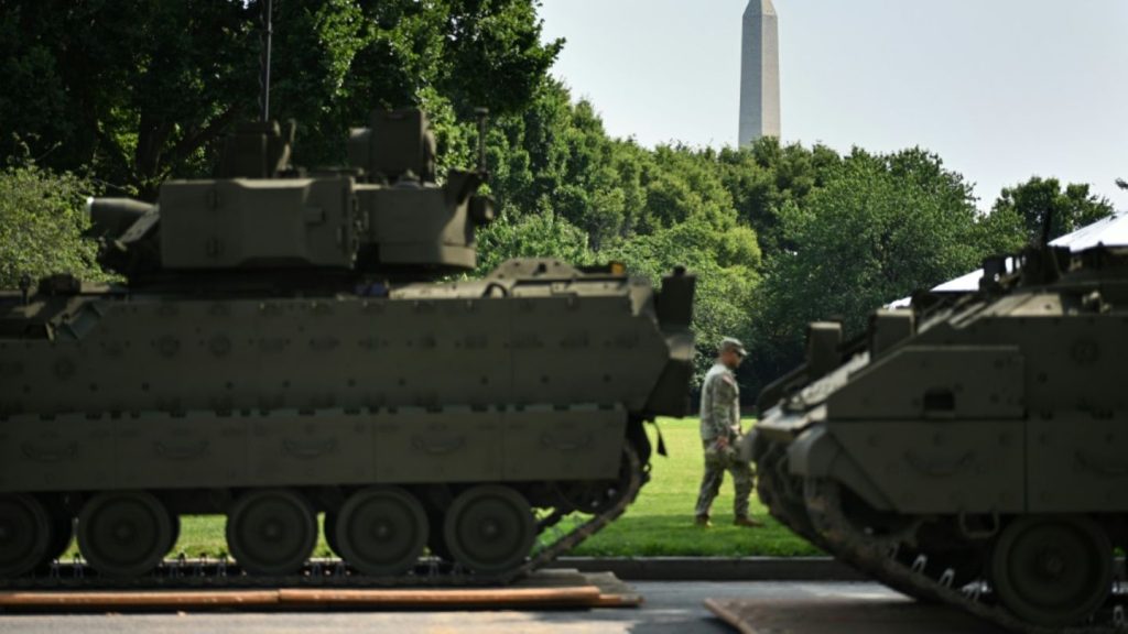Von Trump gewünschte Militärparade zieht durch Washington