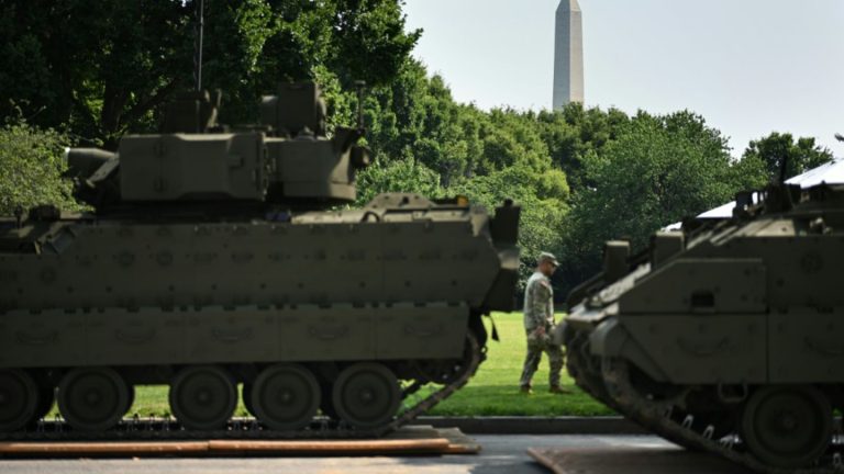Von Trump gewünschte Militärparade zieht durch Washington