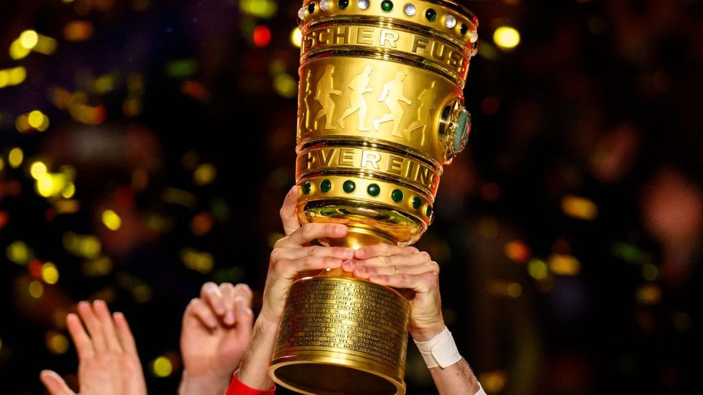 Auslosung der ersten Runde: Bayern im Pokal bei Wehen Wiesbaden - BVB in Essen