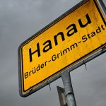 Unfälle: Autofahrer landet mit Wagen im Schwanenbrunnen