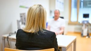 Gesellschaftliches Tabu: Wechseljahre: "Frauen fällt es schwer, darüber zu sprechen"