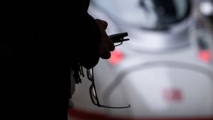 Bahn: Bagger fängt Feuer: Zugstrecke wieder frei