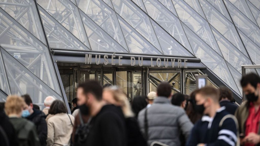 Frankreich: Louvre-Personal am Limit: Touristen vor geschlossenen Türen