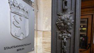 Kriminalität: Steinwürfe auf A100 - Mann sitzt in Untersuchungshaft