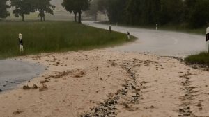 Straßen überflutet: Unwetter sorgen für viele Rettungseinsätze in Sachsen