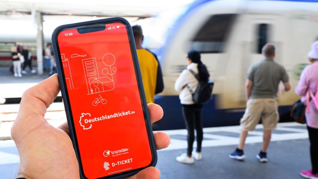 Nahverkehr: Minister: Deutschlandticket muss günstiger sein als das Auto