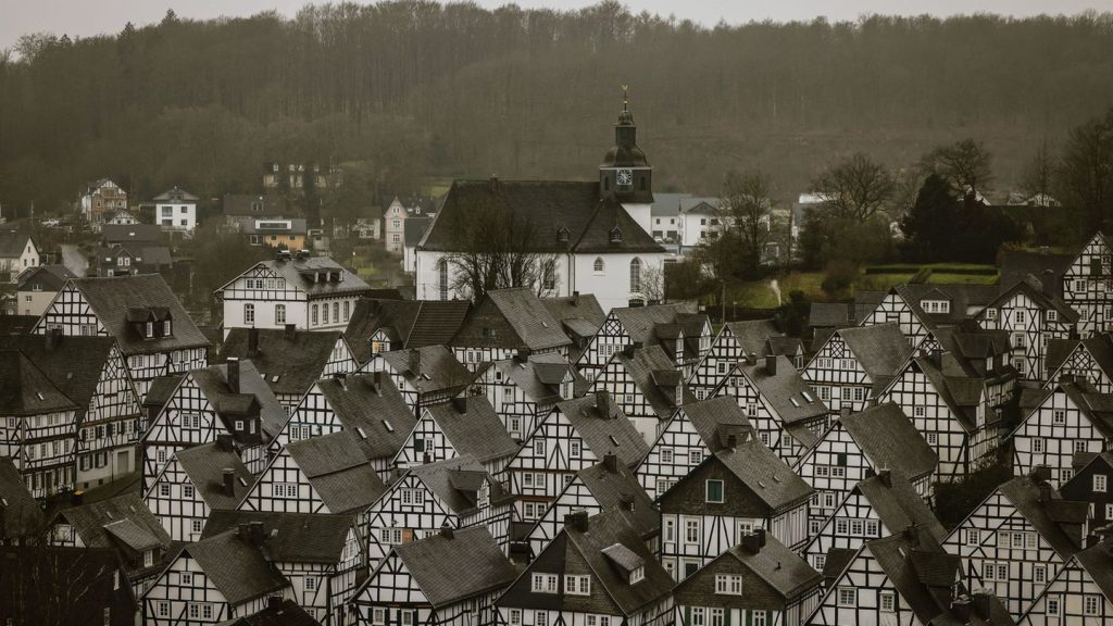Kreis Siegen-Wittgenstein: Mann auf Baustelle mit brennbarer Flüssigkeit besprüht