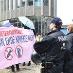 Ermittlungen: Bundeswehrfeindliche Plakate - Staatsschutz ermittelt
