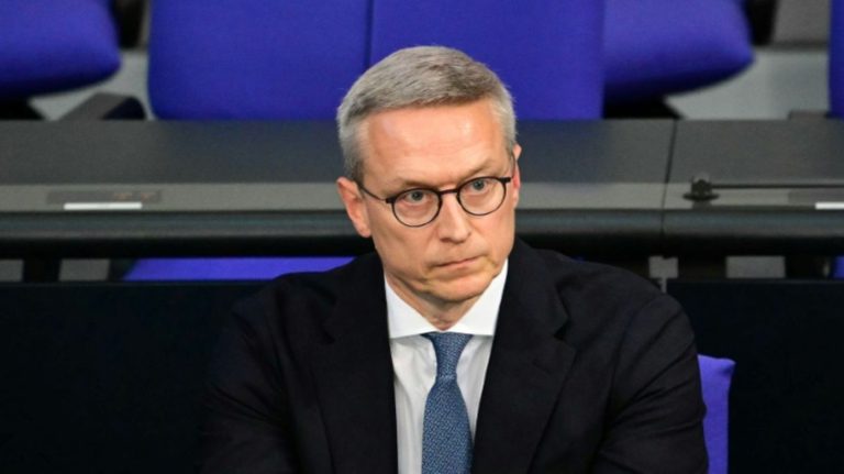 Beamte mussten improvisieren: Neues Digitalministerium hatte anfangs nicht alle Tassen im Schrank