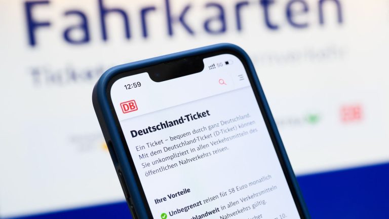 Unterwegs mit Bus und Bahn: Hessen steht zur Fortführung des Deutschlandtickets