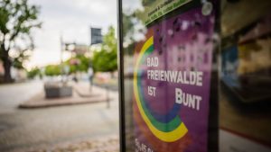 Vermummte in Bad Freienwalde: Attacke auf Fest gegen rechts - Sorge vor weiteren Angriffen