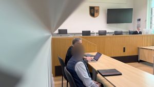 Amtsgericht Bergen: Cabrio-Fahrer vor Gericht - Schüler mit Absicht angefahren?