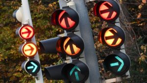 Unfall mit Bus: Ampel verwechselt: Sieben Verletzte bei Unfall auf Kreuzung