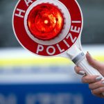Kontrolle ignoriert: Autofahrer entkommt bei Verfolgungsjagd mit Polizei