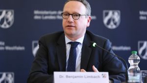 Fragen zu Gerichtskosten: Justiz setzt erstmals Chatbot für Antworten an Bürger ein
