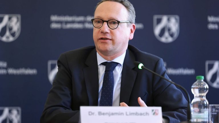 Fragen zu Gerichtskosten: Justiz setzt erstmals Chatbot für Antworten an Bürger ein