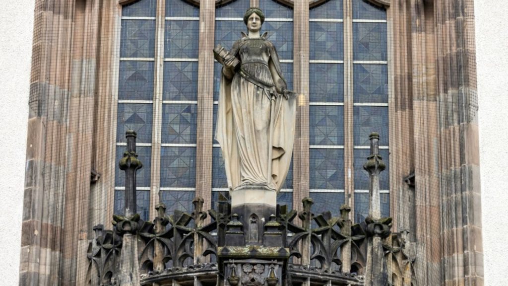 Mann in Hinterhof erstochen: Lange Haftstrafen für zwei junge Angeklagte in Wuppertal