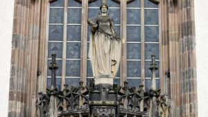 Mann in Hinterhof erstochen: Lange Haftstrafen für zwei junge Angeklagte in Wuppertal