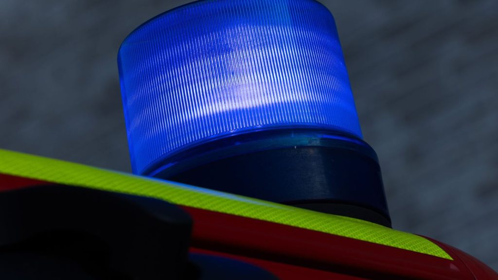 Brände: Mann verletzt sich bei Brand von mehreren Bau-Containern