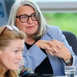 Politische Bildung: Bildungsministerin will mehr Stunden für Wirtschaft/Politik