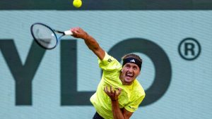 Tennis: Zverev in Halle nach Kraftakt im Viertelfinale