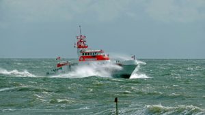 Fähre mit fast 150 Menschen an Bord läuft zwischen Hiddensee und Rügen auf Grund