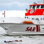 Segeljacht in Brand: Seenotretter bergen Seglerpaar von brennender Jacht