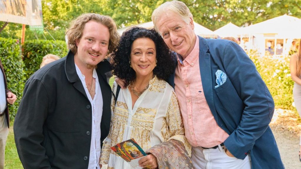 Theaterpremiere: Barbara Wussow genießt Familienausflug