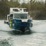 Sportboot: 20-Tonnen-Sportboot steckt auf Rhein-Buhne fest