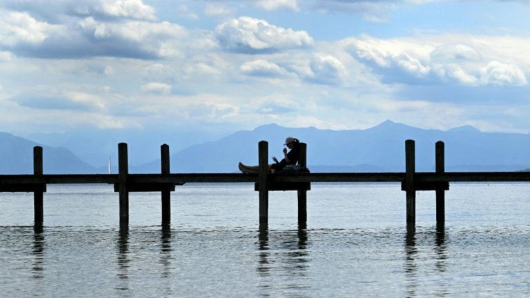 Forscher bezweifeln mögliches Wirtschaftswachstum durch Streichung von Feiertag
