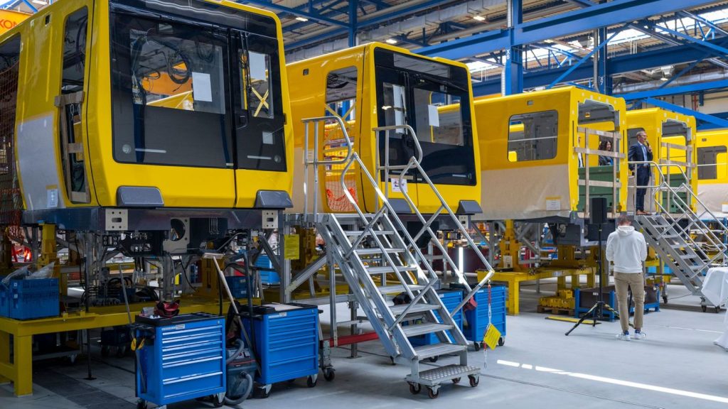 Berliner Nahverkehr: BVG: Liegen bei Inbetriebnahme neuer Züge im Plan