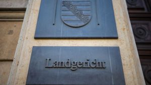 Landgericht Leipzig: Frau im Schlaf getötet: lebenslange Haftstrafe für Ex-Freund