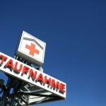 Nach Sturz durch Hoteldach in Bayern: 20-Jähriger erliegt Verletzungen