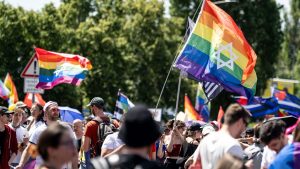 Queeres Leben: Hunderte bei "Marzahn Pride" - Kleine Gegendemo
