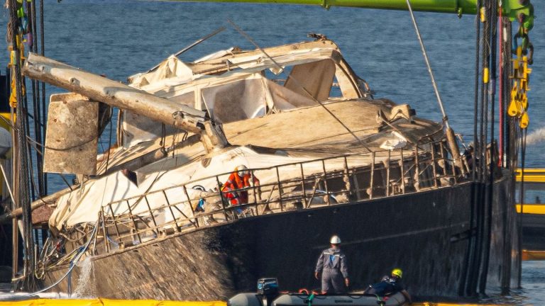 Schiffsunglück: Luxusjacht "Bayesian" aus dem Meer geborgen