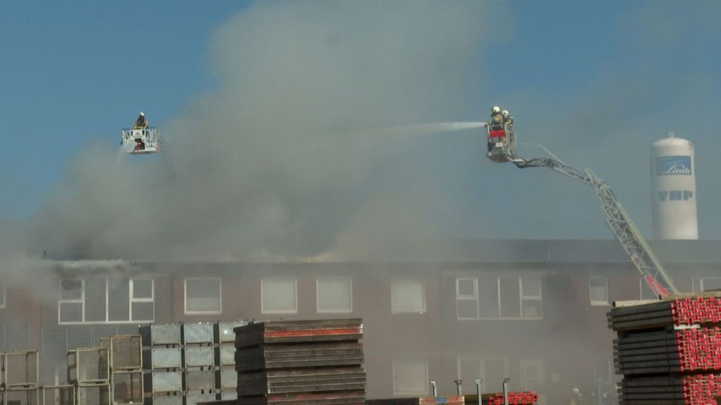 Brand: Feuer in Gewerbegebiet in Quickborn - drei Leichtverletzte