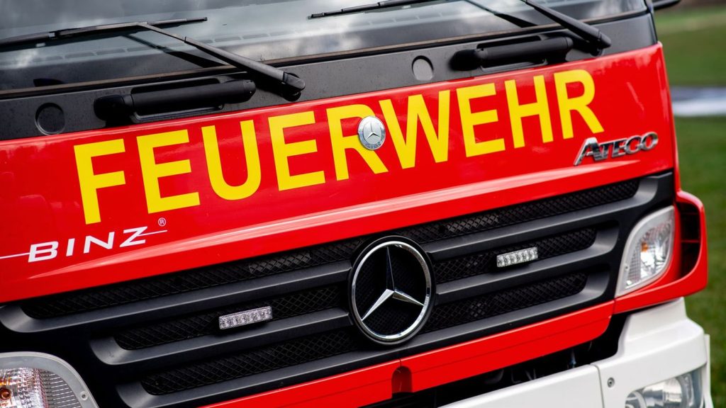 Brände in Ostfriesland: Feuer in Strohlager und Wohnhaus - Brandstiftung?