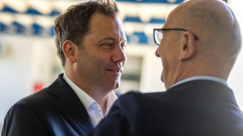 Debatte über AfD: SPD-Chef für AfD-Verbotsverfahren - Woidke: steiniger Weg
