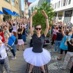 Größte Ballettklasse der Welt: Hunderte tanzen in Chemnitz für einen Weltrekordversuch
