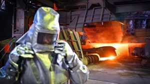 Krise der Stahlindustrie: Projektstopp bei ArcelorMittal - Betriebsrat trifft Minister